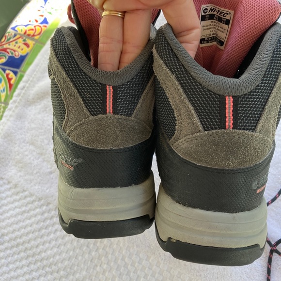 Women’s Hi tech ladder ankle height, hiking boots, gray/pink size 7 1/2 medium - Picture 7 of 10
